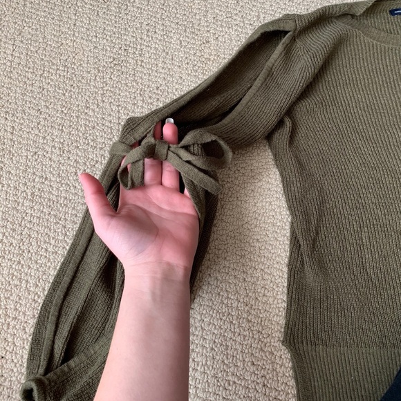 🍁 5/$20 American Eagle Sweater with open sleeves - Picture 3 of 4